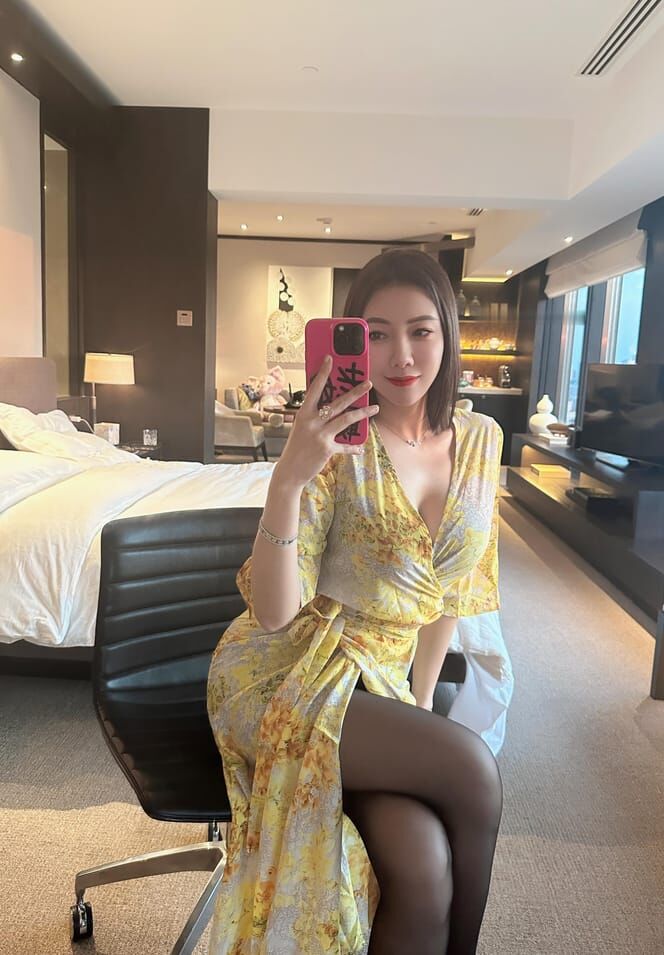 【微-密】果儿Victoria-黄色战袍[23P-27M] - 小桃涩涩-小桃涩涩